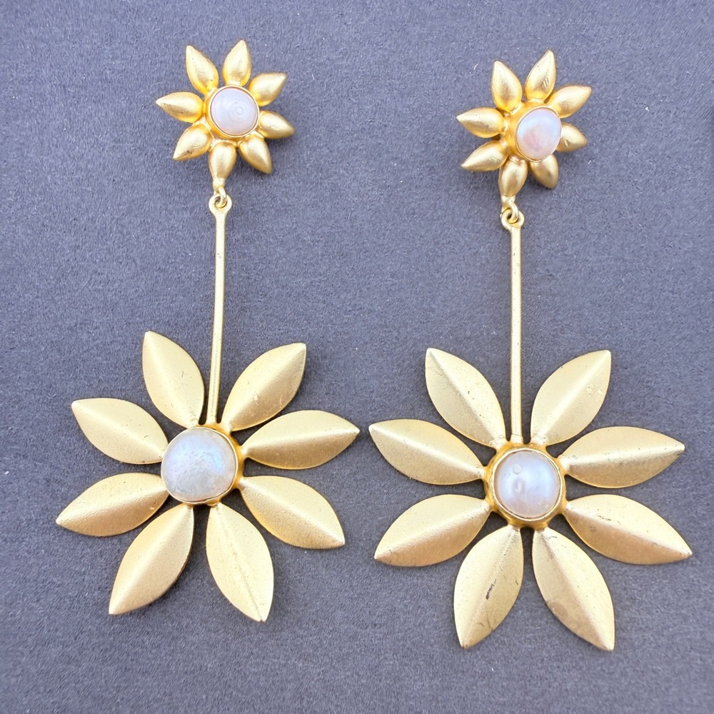 Floral Daisy Dangle Earrings Faux Pearl Gold Tone Botanical Drop Statement
